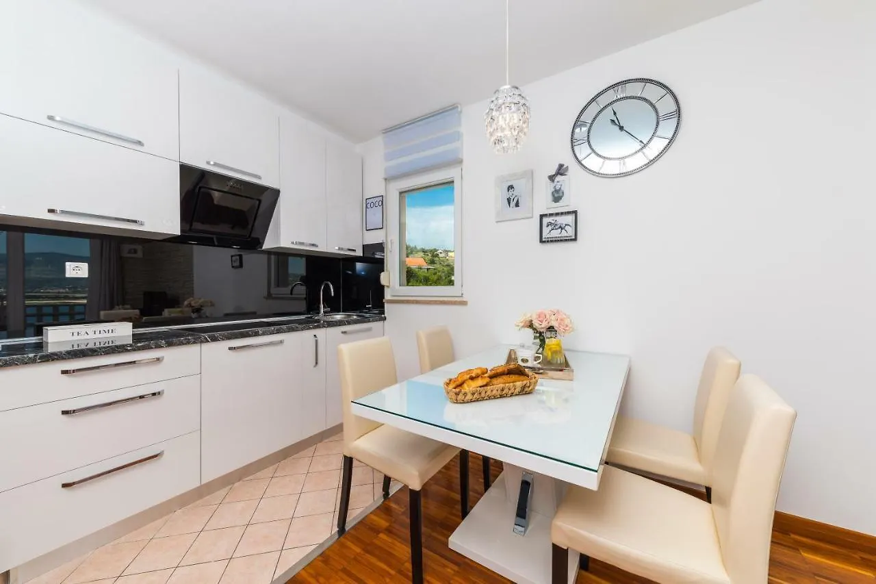 Apartment Kristina Trogir 0*,